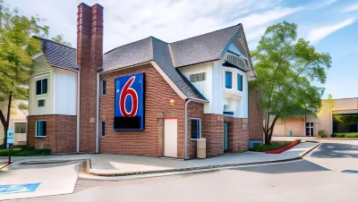 Motel 6 Arlington Heights, IL - Chicago North Central Các khách sạn ở Elk Grove Township