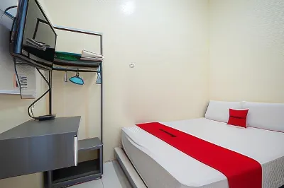 RedDoorz Syariah Near RS Tentara Solok Hotels near GENTARA cell SOLOK