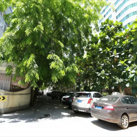Jinjiang Metropolo Hotel (Haikou Qilou Old Street Riyue Plaza Duty-Free Store)