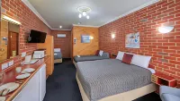 Elms Motor Inn