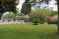 Berkshire Inn - parking