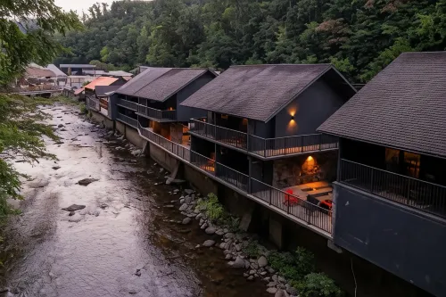 Historic Rocky Waters Inn, A Small Luxury Hotel Hotel di Gatlinburg