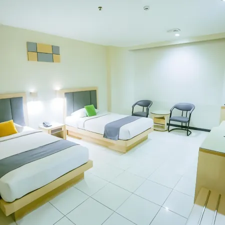 Merpati Hotel Отели рядом с достопримечательностью «Памятник Digulis»