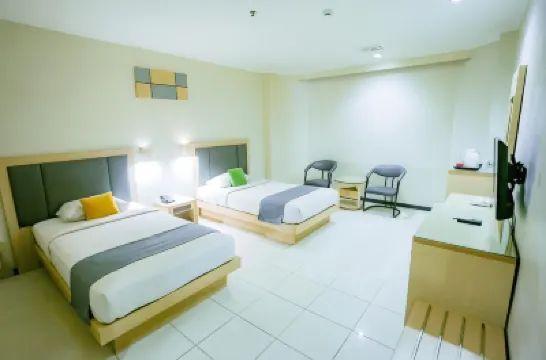 Merpati Hotel Auditorium Untan周辺のホテル