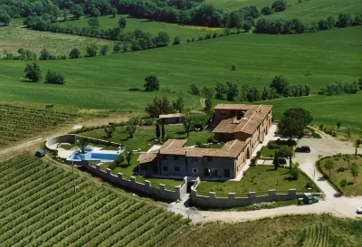 Relais le Ginestre Hotel dekat Terme e cippi romani