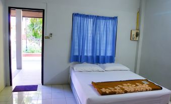 Sichang Shine Khao Resort