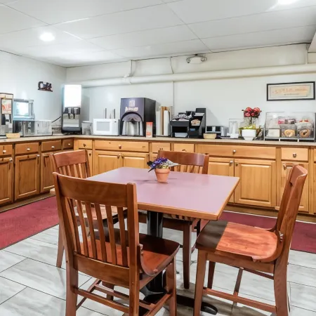 TiltonLodge Inn & Suites