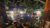 Hostel Lifespace- Twin Bungalow with Pods, Bunks, Private Rooms, CoWork & Cafe