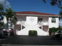 Beautiful open sunny Condo on waterfront dock with Gulf access in  Cape Coral Fl