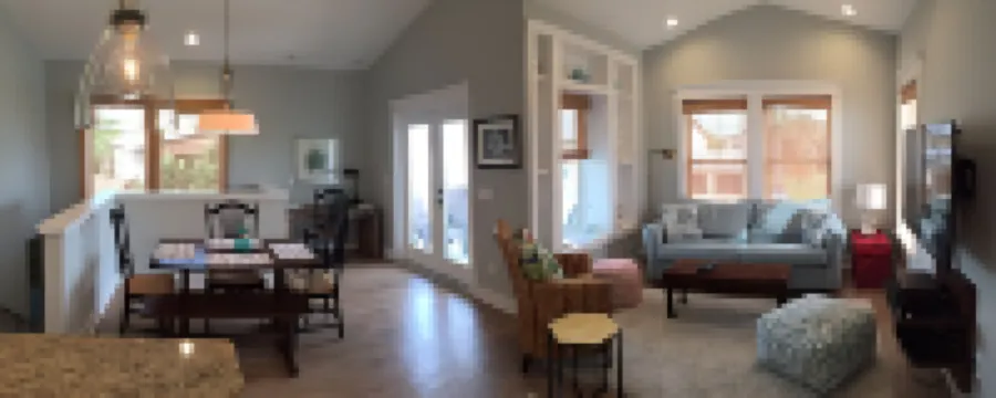 Modern 2B Carriage House 300' from the beach, walk to restaurants, sleeps 4