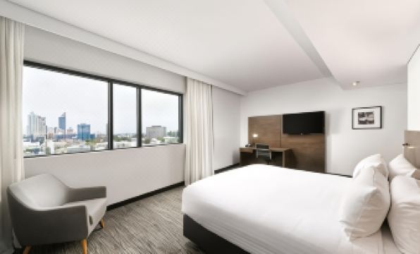 3. 홀리데이 인 웨..