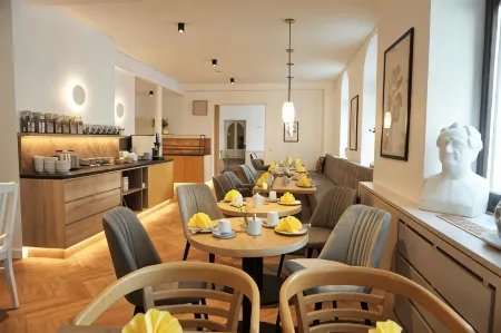 DieSonne Отели рядом со станцией Train Station Weimar