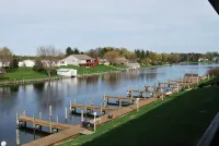 Fleetwood Inn Suites Hotel di Cheboygan