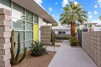 Mid Century Vibes close to Downtown Palm Springs