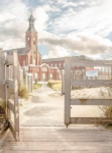 Sunny 2nd-floor apartment facing the sea. Wifi