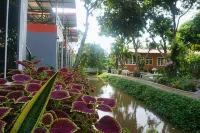 Meephawa Resort Hotels in Bang Khonthi