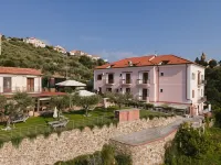 Residence Villa il Casale - Appartamenti Wellness e Piscina Riscaldata فنادق في Tovo San Giacomo