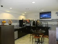 Microtel Inn & Suites by Wyndham Bath - breakfast