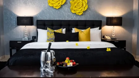 Oak Plaza Hotels East Airport