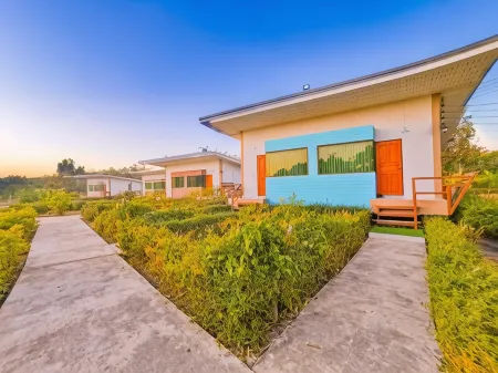 Ina Boutique Home NAN Отели рядом с достопримечательностью «Wat Tha NAO»