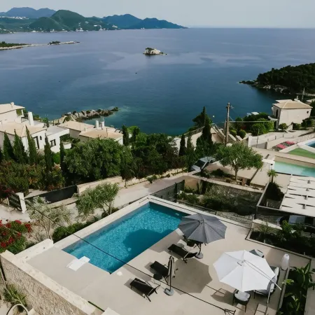 Christie's Luxury Suites by Dandy Hospitality
