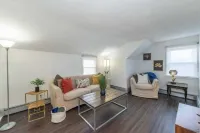 Cozy & Quiet 2 Bed Apt 20 Minutes to NYC Hotels in Fort Lee