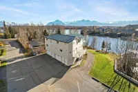 Cozy 2-bedroom condo in charming Wasilla with WiFi