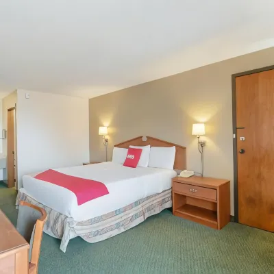 OYO Hotel Tulsa International Airport Hotels near Tulsa Zoo