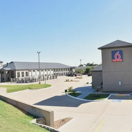 Studio 6 Suites Brenham, TX