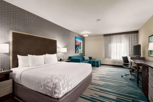 La Quinta Inn & Suites by Wyndham Clovis CA فنادق في كلوفيس