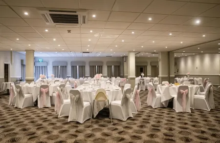 Holiday Inn Leeds - Garforth Отели рядом с достопримечательностью «O2 Academy Leeds»