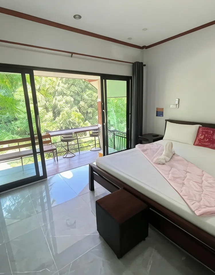 ห้องเตียงใหญ่ 1 เตียง วิวภูเขา
