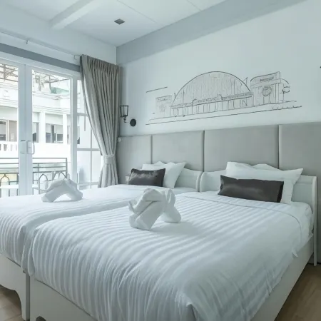 White Ivory Bed and Breakfast Отели рядом с достопримечательностью «Watermark Чао Пхрая»