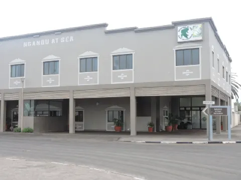 ガンドゥ アット シー のホテル