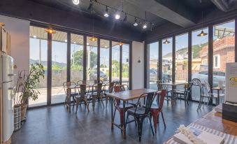 Geoje Yolo Guesthouse