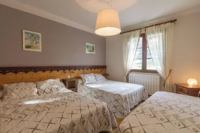 CAUTERETS - Chalet L'Escapade, fine amenities, sleeps 2 to 15 コテレ温泉周辺のホテル