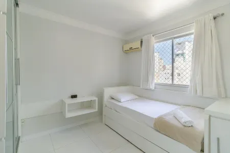 Sea View Apt w/ BBQ on BC Coast Cet1604 Отели рядом с достопримечательностью «Balaroti Camboriú»