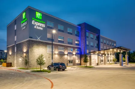 Holiday Inn Express & Suites DENTON SOUTH by IHG