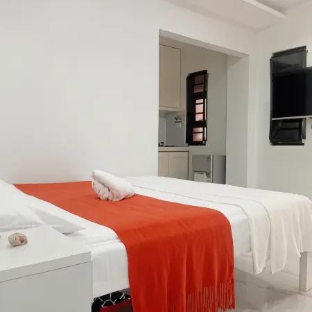 MaNel Guest House Hotel Отели в г. Донсол