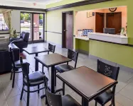 Econo Lodge Inn & Suites - Wifi