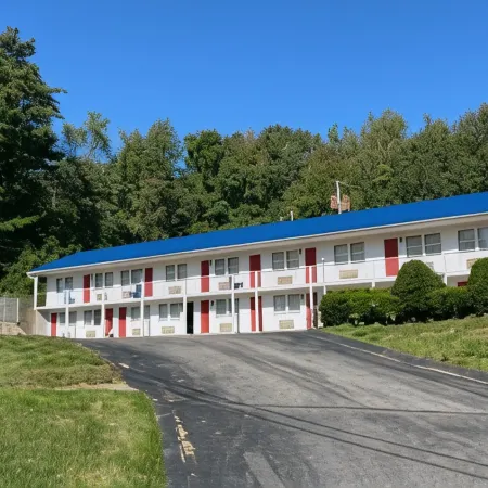 Economy Lodge 682 Main St Sturbridge