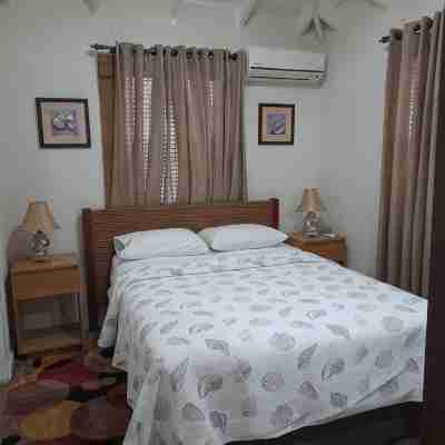 Affordable Luxury Two Bedroom Two Bathroom Apartment With Private Pool Rooms