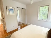 Hamptons Retreat • Hot Tub • Minutes to Beaches Hotele w: Hampton Bays