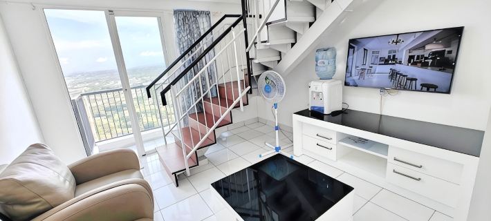 Casa De Parco 1BR Apt w/ Pool, Gym, Wi-Fi Hotels in Cisauk
