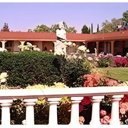 Chardonnay Lodge
