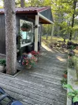 Small cabin right on the lake !