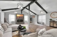 Modern Farmhouse 4 Bedroom Home Away From Home