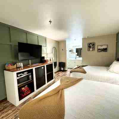 New Room by Silver Dollar City + Shuttle + Pool Rooms