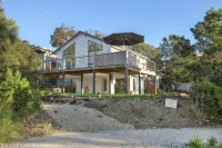 Smith Beach Getaways Beachwood Garden Studio Отели в г. 
