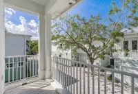 Spacious 3 Bedroom with Garage Easy Walk to Downtown Stuart and Riverfront Park.